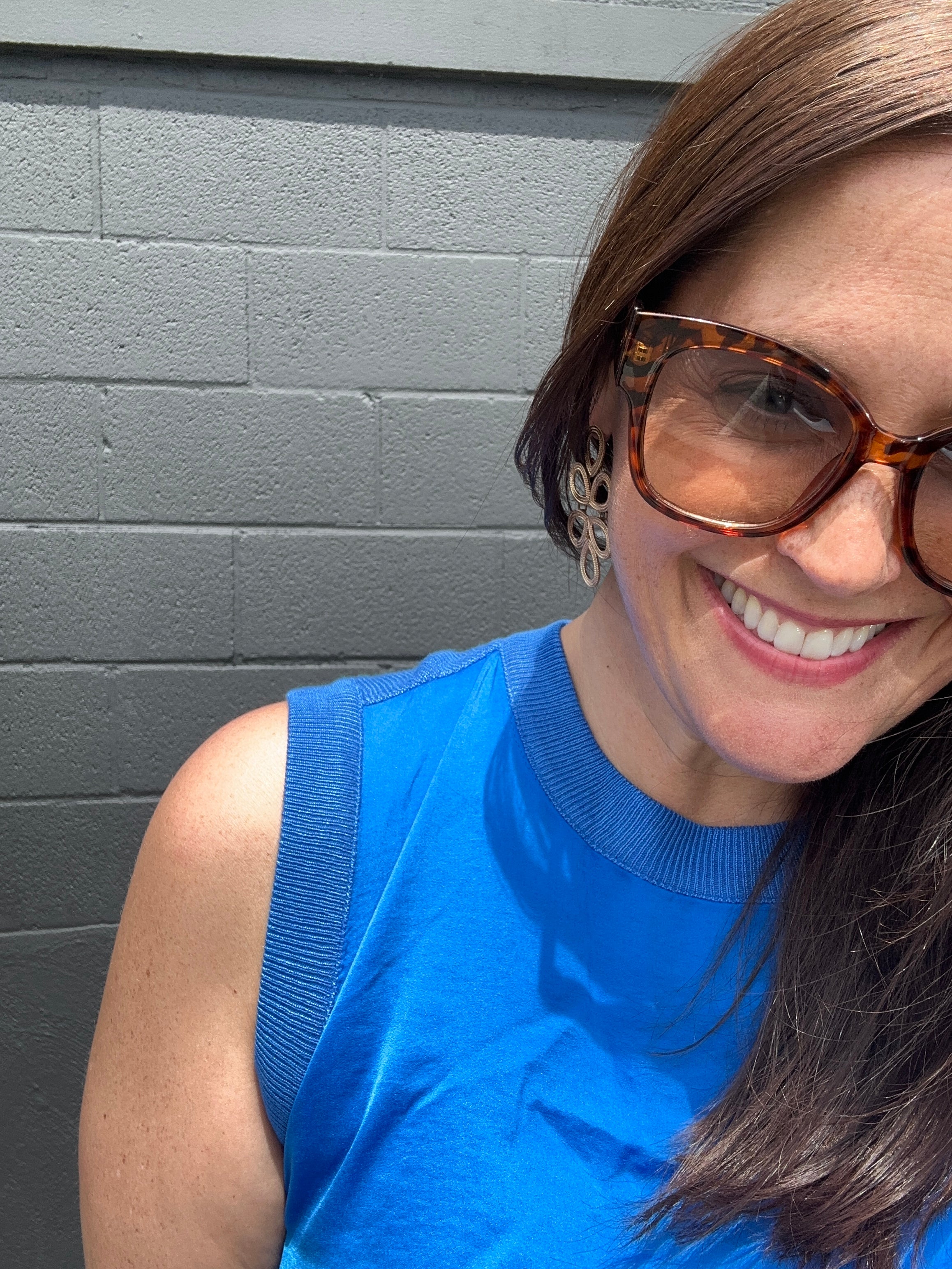 Mia Sleeveless Twist Front Top (2 color options) - The Girl on Ivy