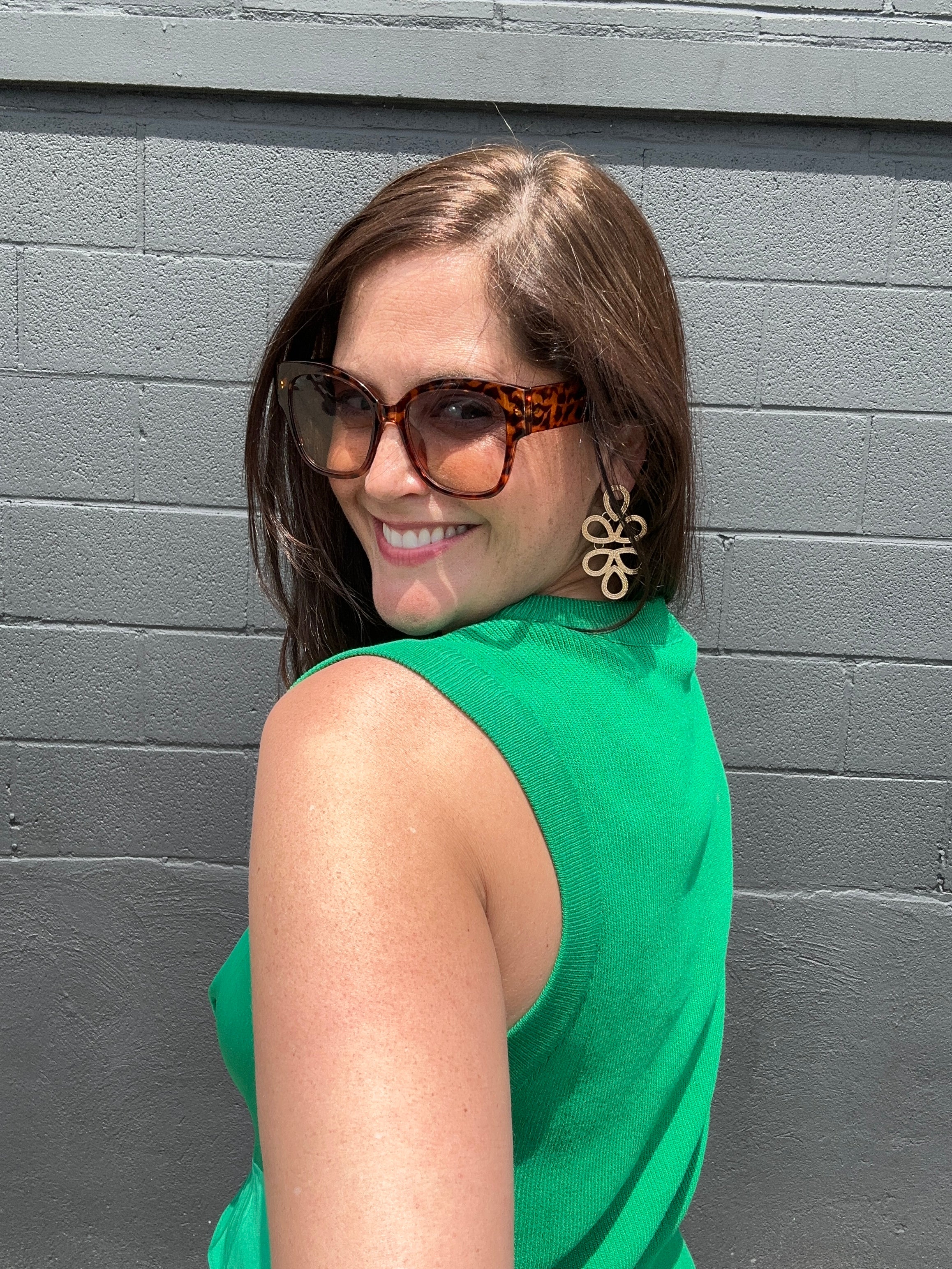 Mia Sleeveless Twist Front Top (2 color options) - The Girl on Ivy