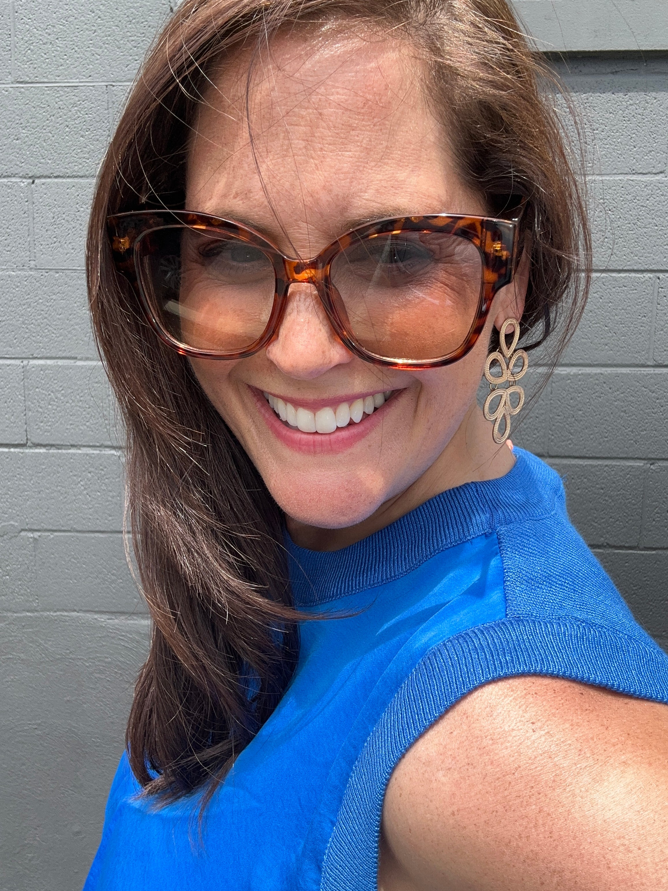 Mia Sleeveless Twist Front Top (2 color options) - The Girl on Ivy