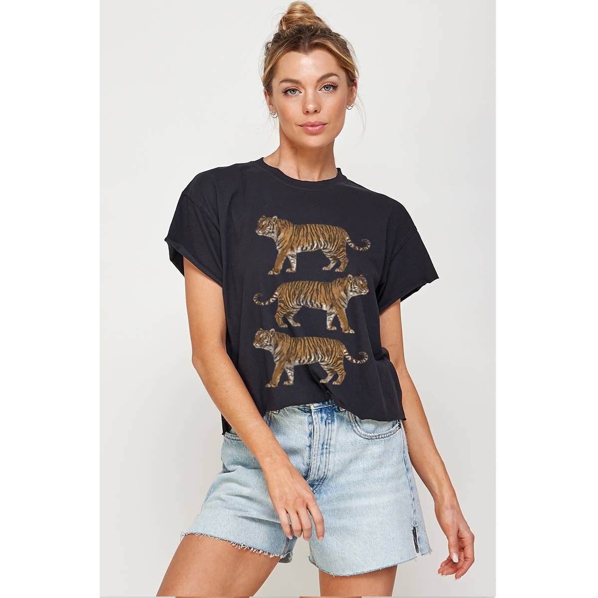 TIGERS  VINTAGE GRAPHIC CROP TEE - The Girl on Ivy