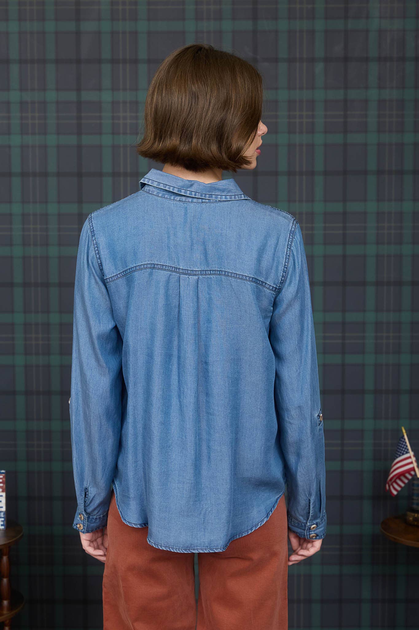 CHAMBRAY COLLARED 3/4 TAB SLEEVE BUTTON DOWN SHIRT - The Girl on Ivy