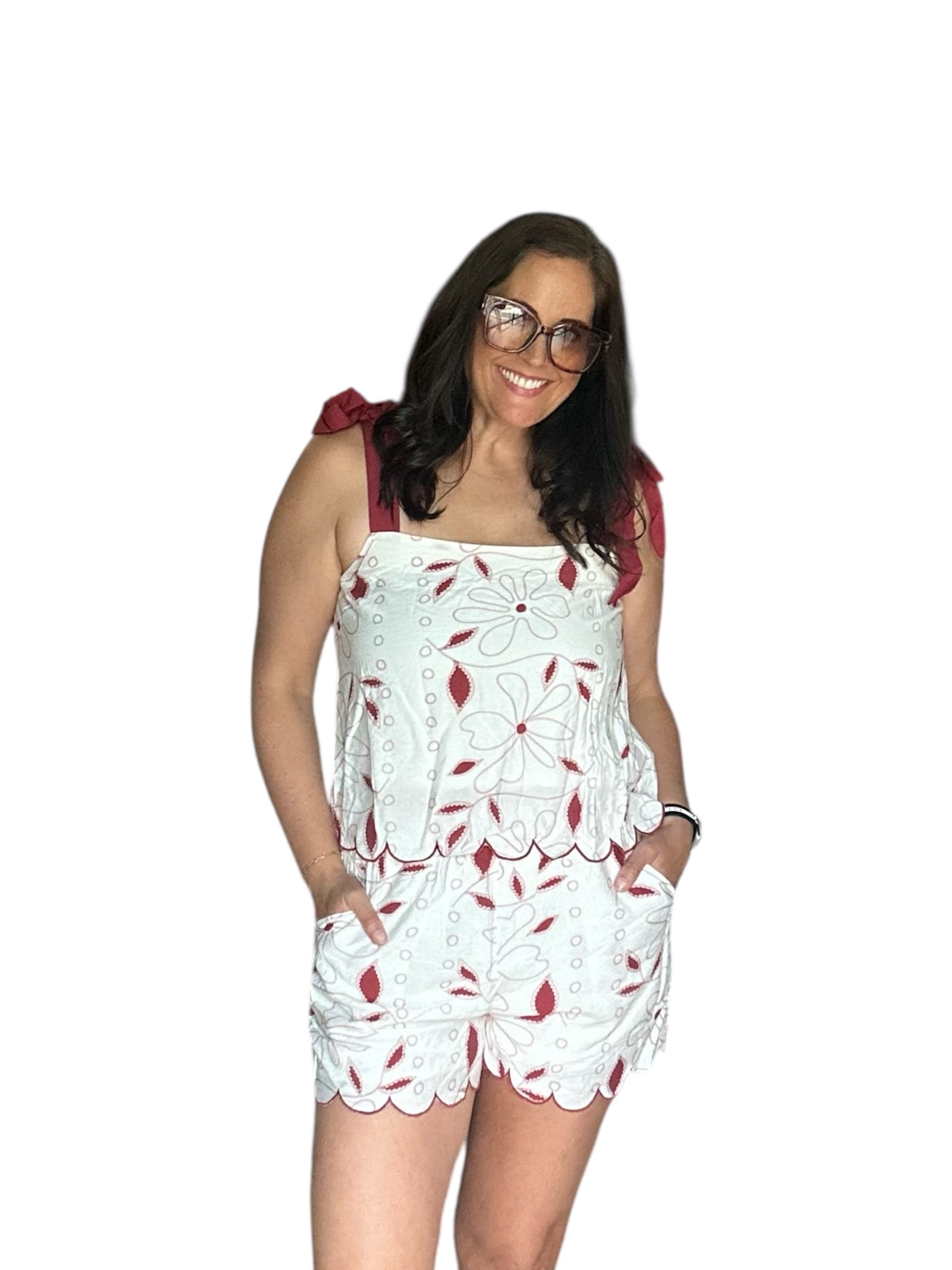 FLORAL EMBROIDERY DETAIL SCALLOP HEM SHORTS (2 Color Options) - The Girl on Ivy