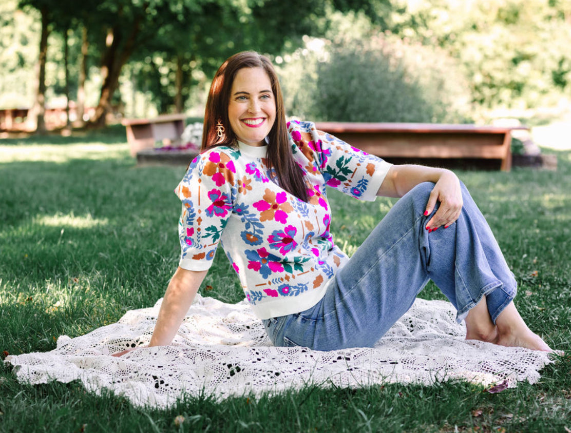 Short Sleeve Flower Knit Top - The Girl on Ivy